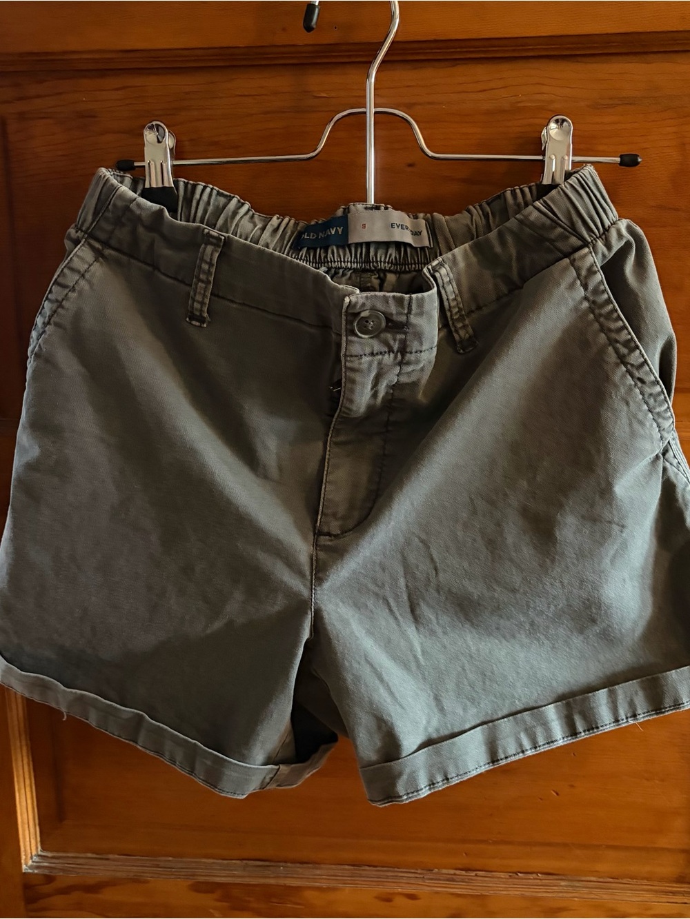 Old Navy Women’s Everyday Gray Flat-Front Casual Shorts